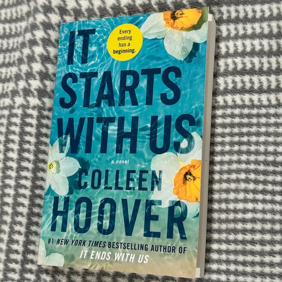 It Starts With Us by Colleen Hoover book - Picture 1 of 1